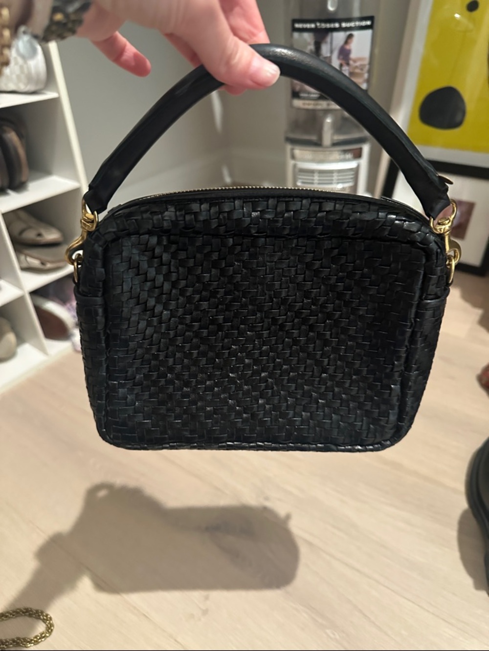 Clare v shortie tubular strap in black leather - Picture 2 of 2
